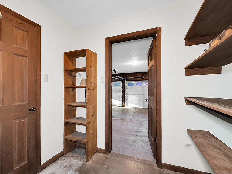2411 S 46th St — Photo 30