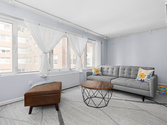 2nd image of 360 E 72nd St #B904b903