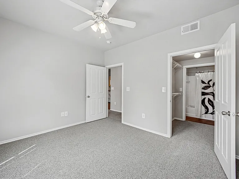 The Residences Of Holland Lake — Photo 11