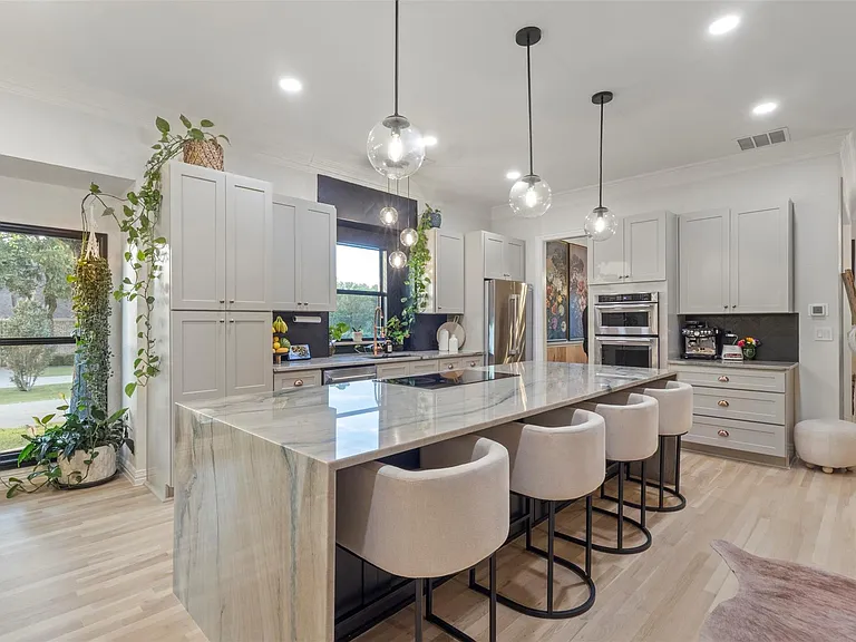 1504 Brook Ln — Photo 7