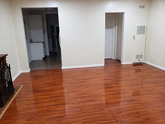 3rd image of 12948 Burbank Blvd