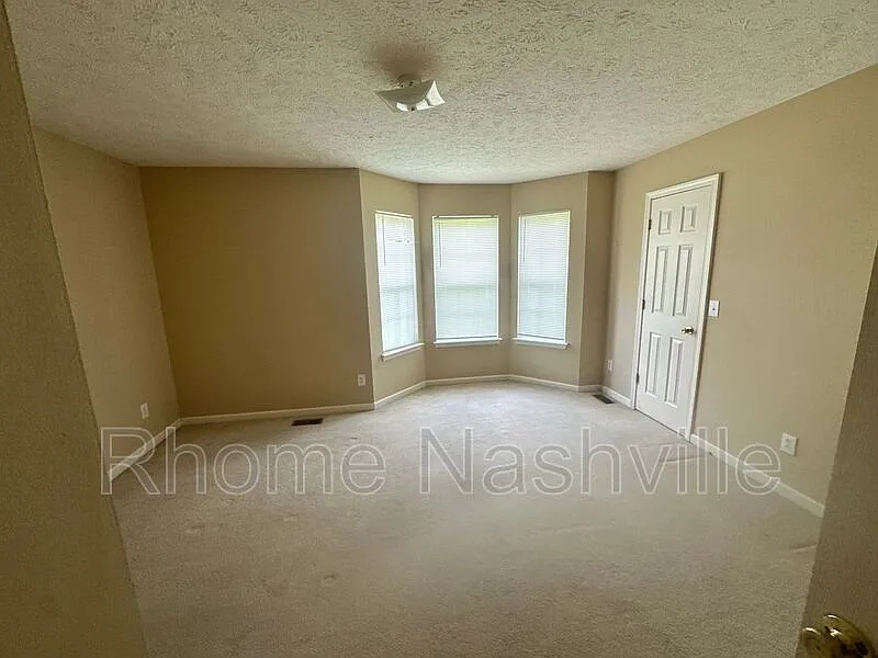 3 bed, 2.0 bath, 1300 sqft, $1,650 — Photo 2