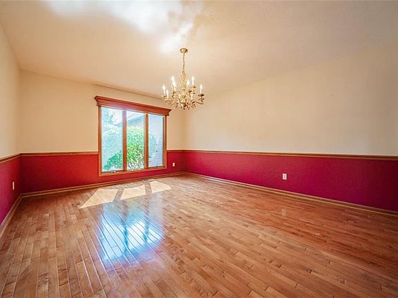 5th image of 22320 Sunnyhill Dr