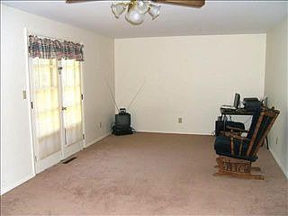 4th image of 195 Weller Ave