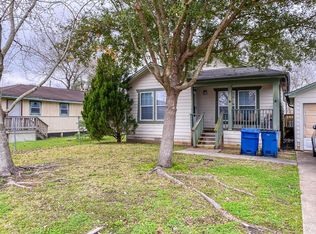 4811 E 35th St, Dickinson, TX 77539