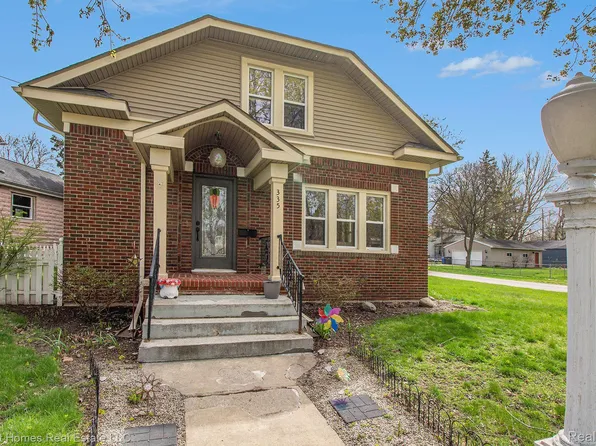 335 W Sibley St, Howell, MI 48843