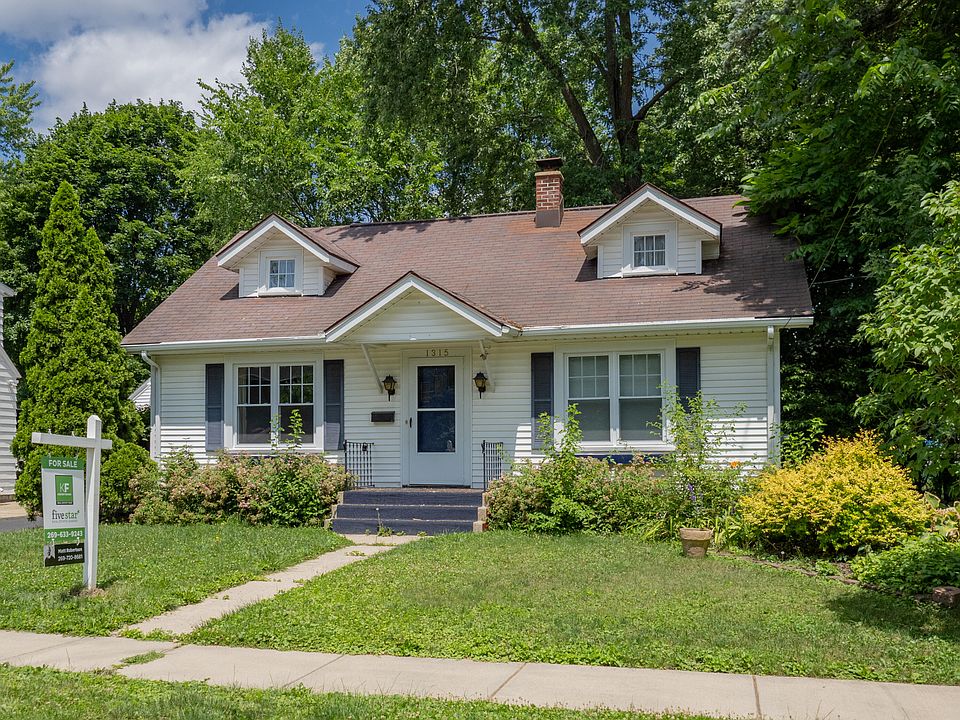 1st image of 1315 Cambridge Dr