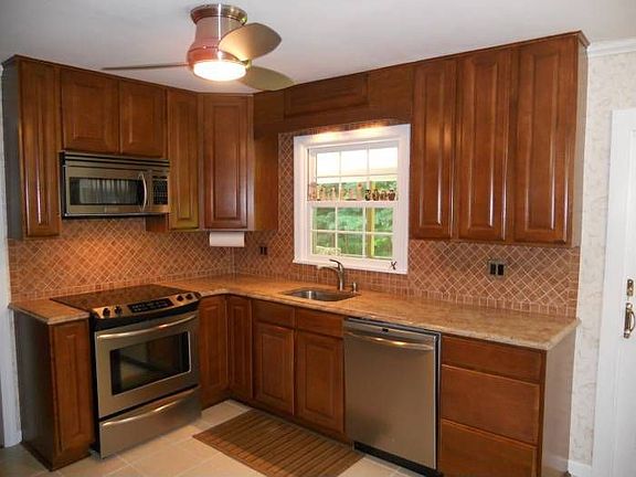 2nd image of 20 Alexander Ln
