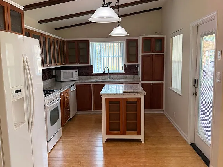 215 Woodlawn Dr — Photo 6