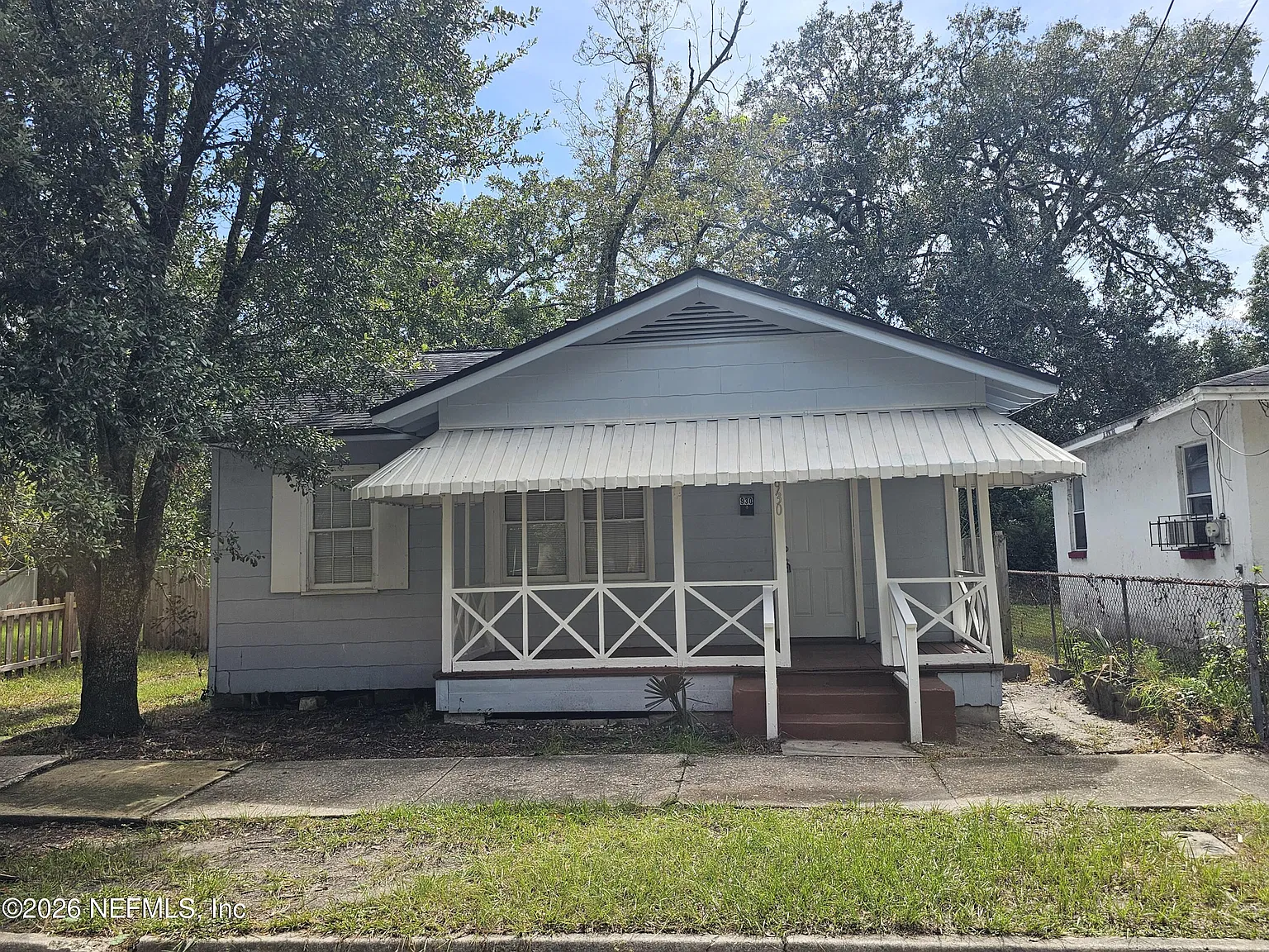 2 bed, 1.0 bath, 827 sqft, $1,200 — Photo 1
