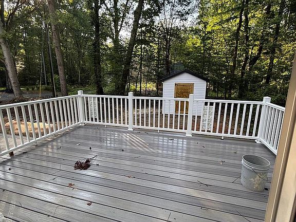 4th image of 105 Circle Ln