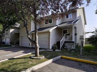 567 Edmonton Trl NE #9, Airdrie, AB T4B3J6