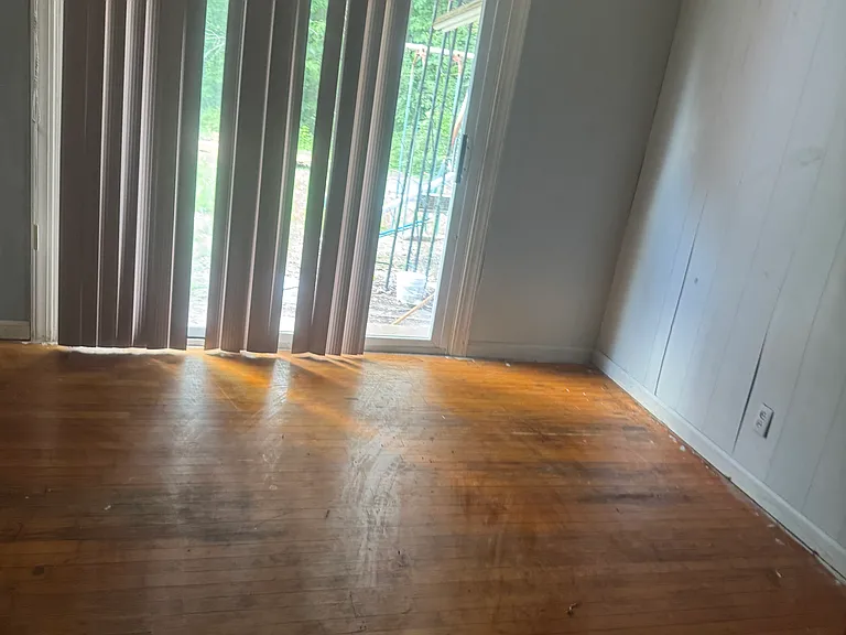 122 Kings Rd — Photo 3