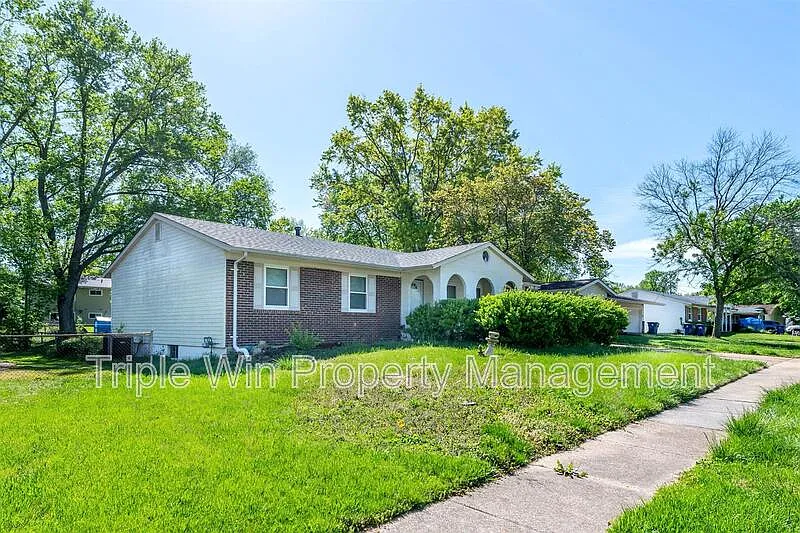 3 bed, 2.0 bath, $1,725 — Photo 2