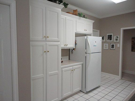 5th image of 126 Woodstock Dr