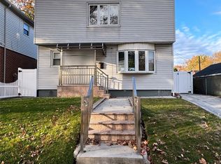 168-07 73rd Ave, Fresh Meadows, NY 11365