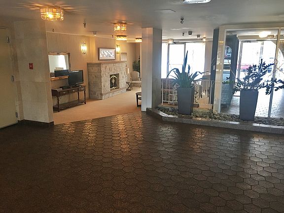 3rd image of 6400 N Cicero Ave APT 610