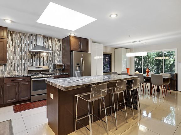 3rd image of 4655 Balfour Dr