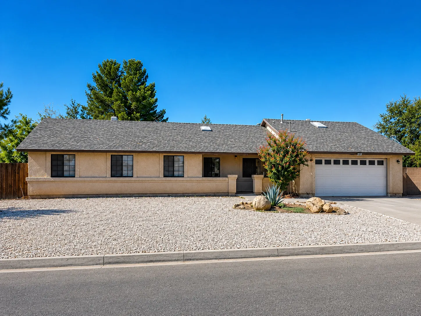 4 bed, 1560 sqft, $2,400 — Photo 1