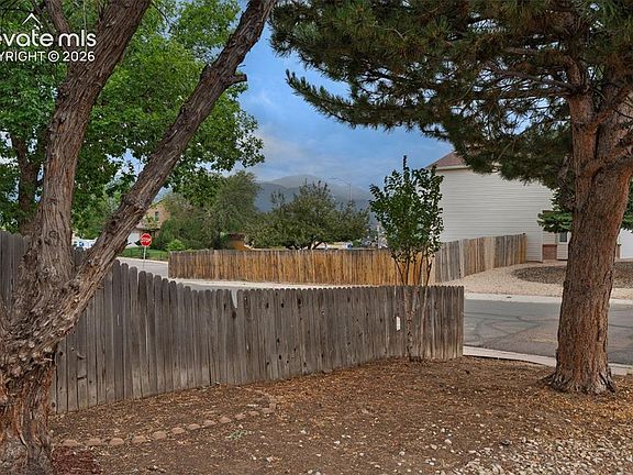 4th image of 4546 Lancaster Dr