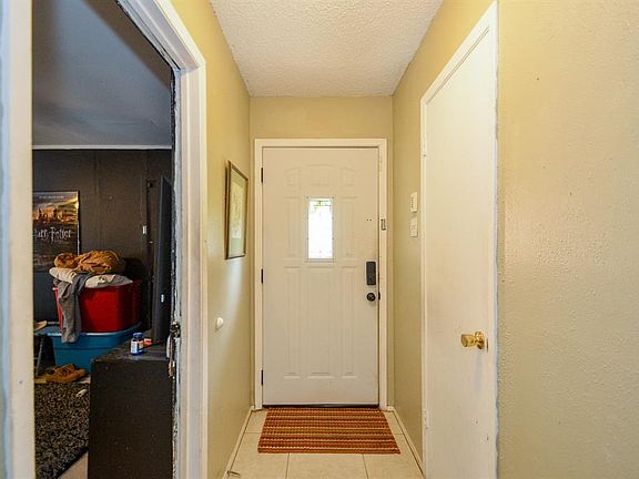 3rd image of 910 Cascade Creek Dr