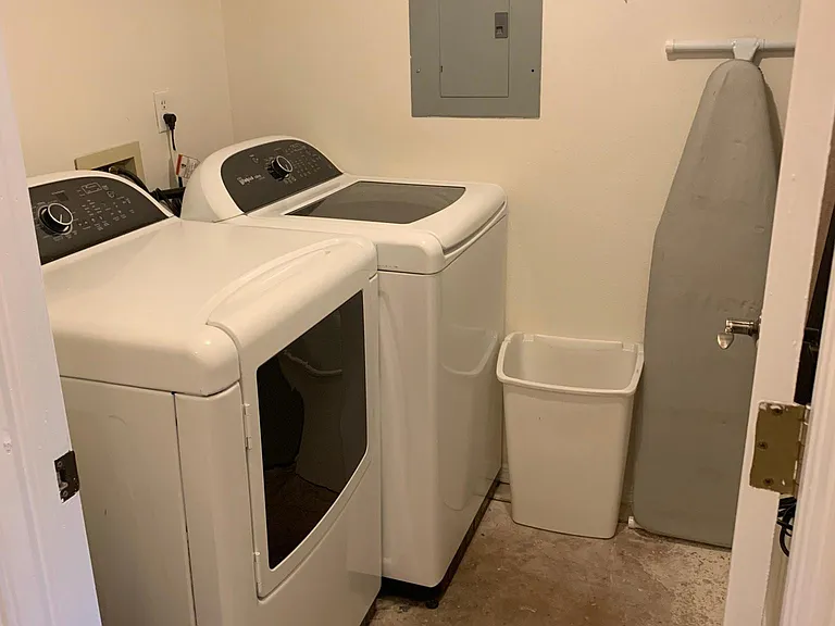 Laundry/storage room