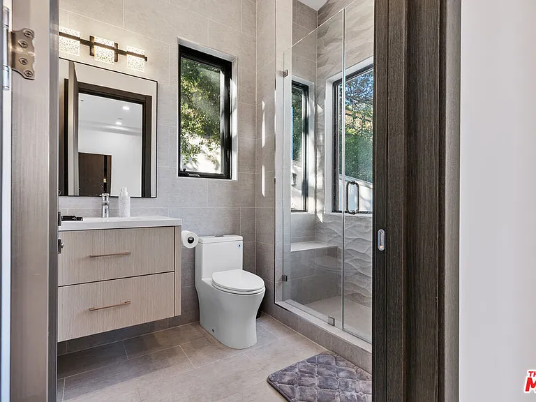 6380 Meadows Ct — Photo 38