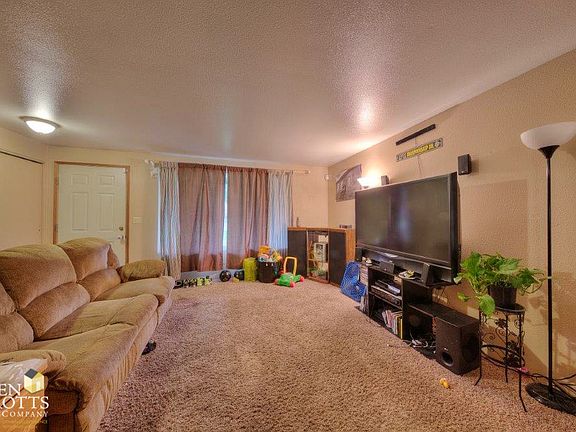4th image of 9409 208th Ave E