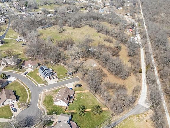 4th image of 7650 Larson Ave
