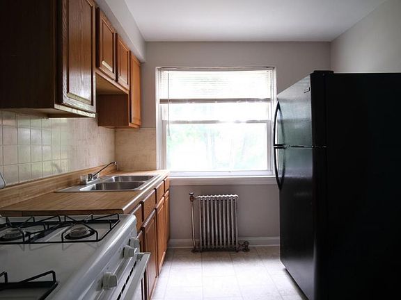 3rd image of 4241 Rocky River Dr APT 6