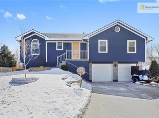 528 NE Wood Ct, Blue Springs, MO 64014