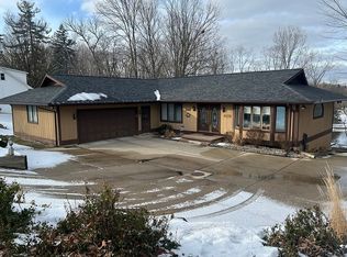 1035 Willow Hwy, Grand Ledge, MI 48837