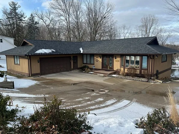 1035 Willow Hwy, Grand Ledge, MI 48837