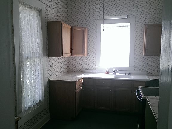 4th image of 103 N Love St