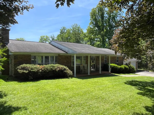 135 Jordan St, Oak Hill, WV 25901