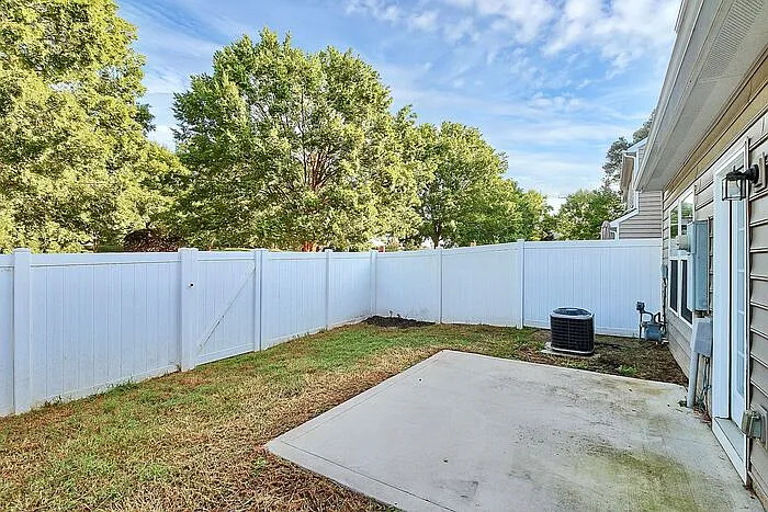 12038 Elizabeth Madison Ct — Photo 30