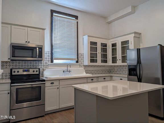 4th image of 502 Lee St APT 2