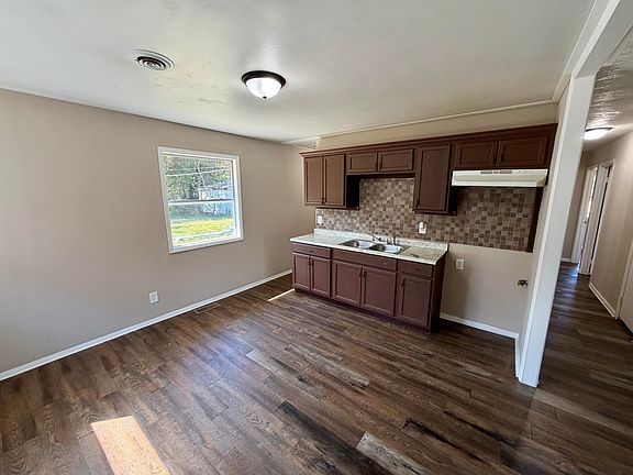 4th image of 734 King St