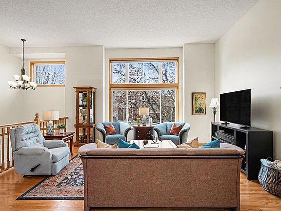 3rd image of 15636 Chasewood Ct