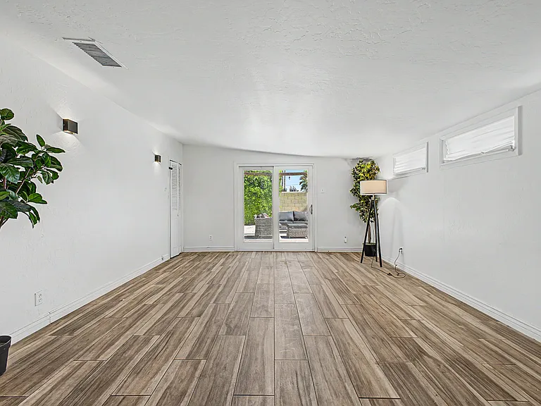 3650 E Poinsettia Dr — Photo 25
