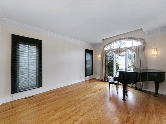 3rd image of 817 Megan Ct