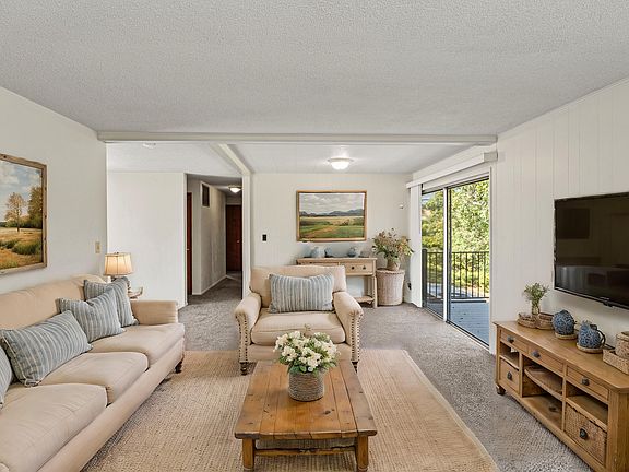 3rd image of 699 Oak Knoll Dr