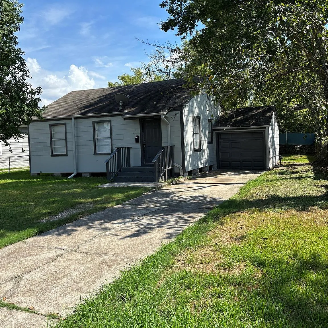 2 bed, 1.0 bath, 754 sqft, $1,100 — Photo 1