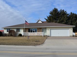307 E Van Buren St, Garnavillo, IA 52049