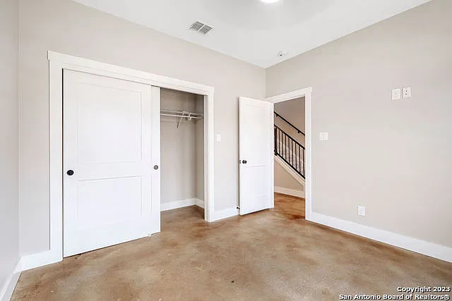 1910 E Houston St #4 — Photo 17