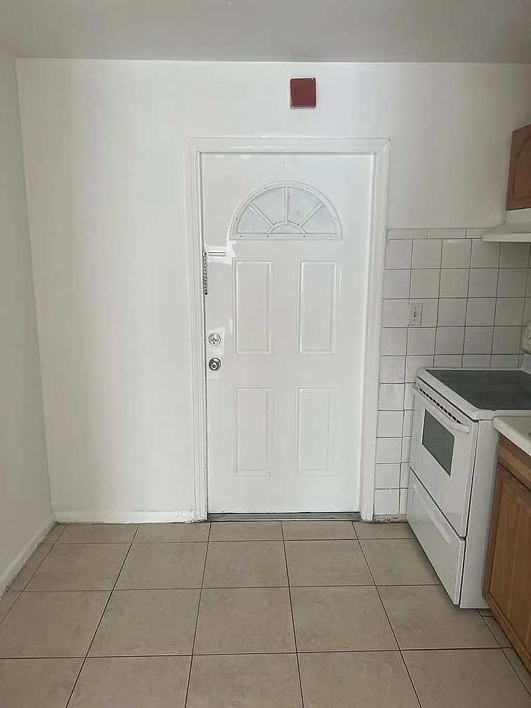 1 bed, 900 sqft, $1,395 — Photo 3