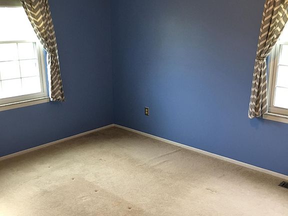 2nd image of 15843 Newport Dr