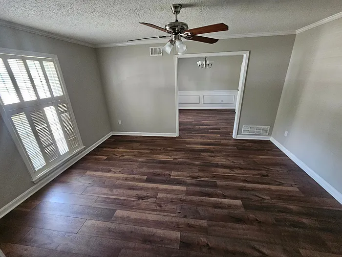 3 bed, 2.0 bath, 1866 sqft, $2,050 — Photo 3