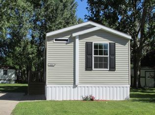 2492 Lawndale Rd, Grand Forks, ND 58201