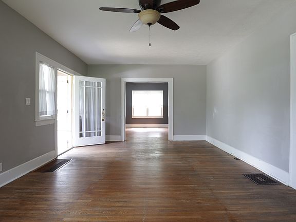 3rd image of 221 E 12th St